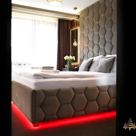 Deluxe 33 Mountain *