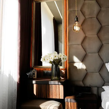 Deluxe 33 Mountain *